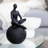 Sale Statuette sur boule Objet Décoratif
